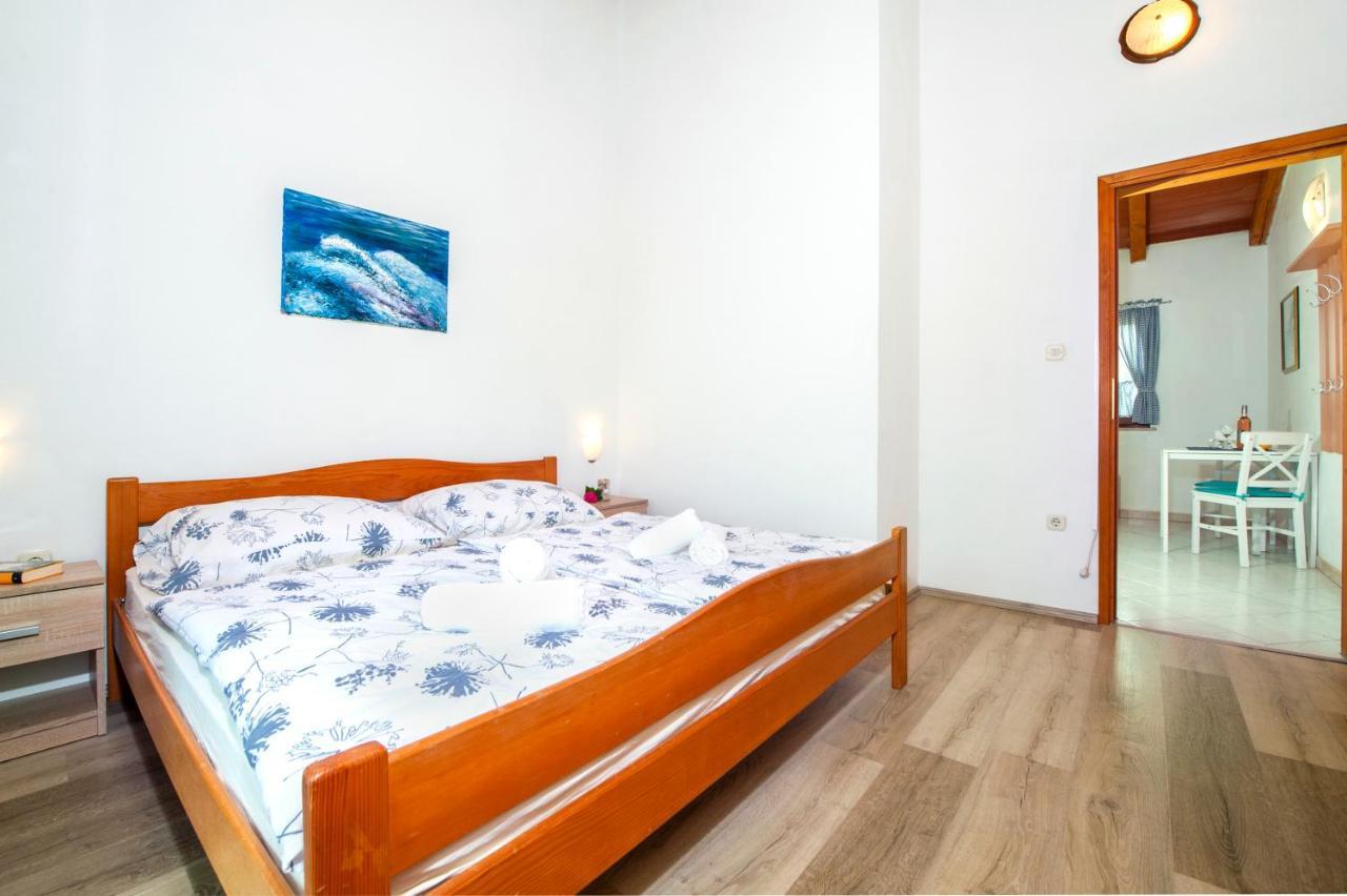 Apartman Near Beach Pelagic Sea View Ровинь Экстерьер фото