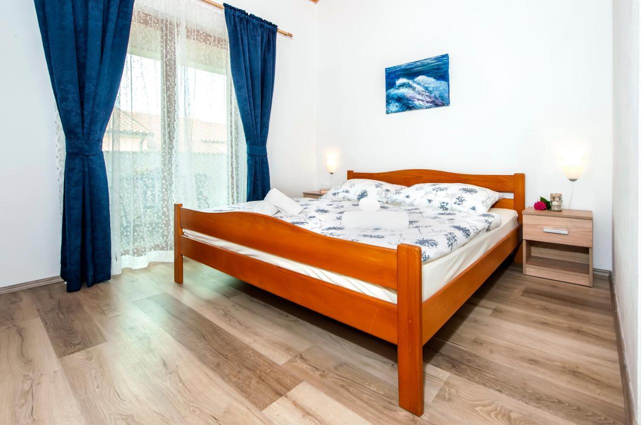 Apartman Near Beach Pelagic Sea View Ровинь Экстерьер фото