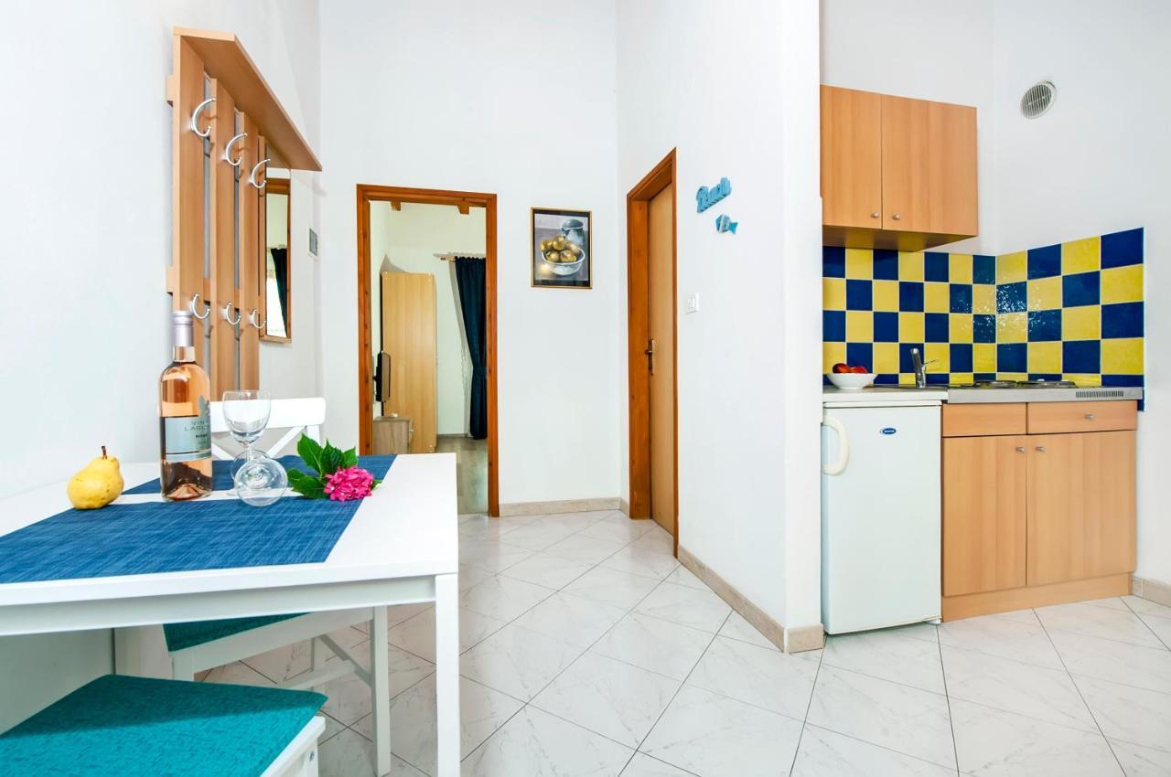 Apartman Near Beach Pelagic Sea View Ровинь Экстерьер фото