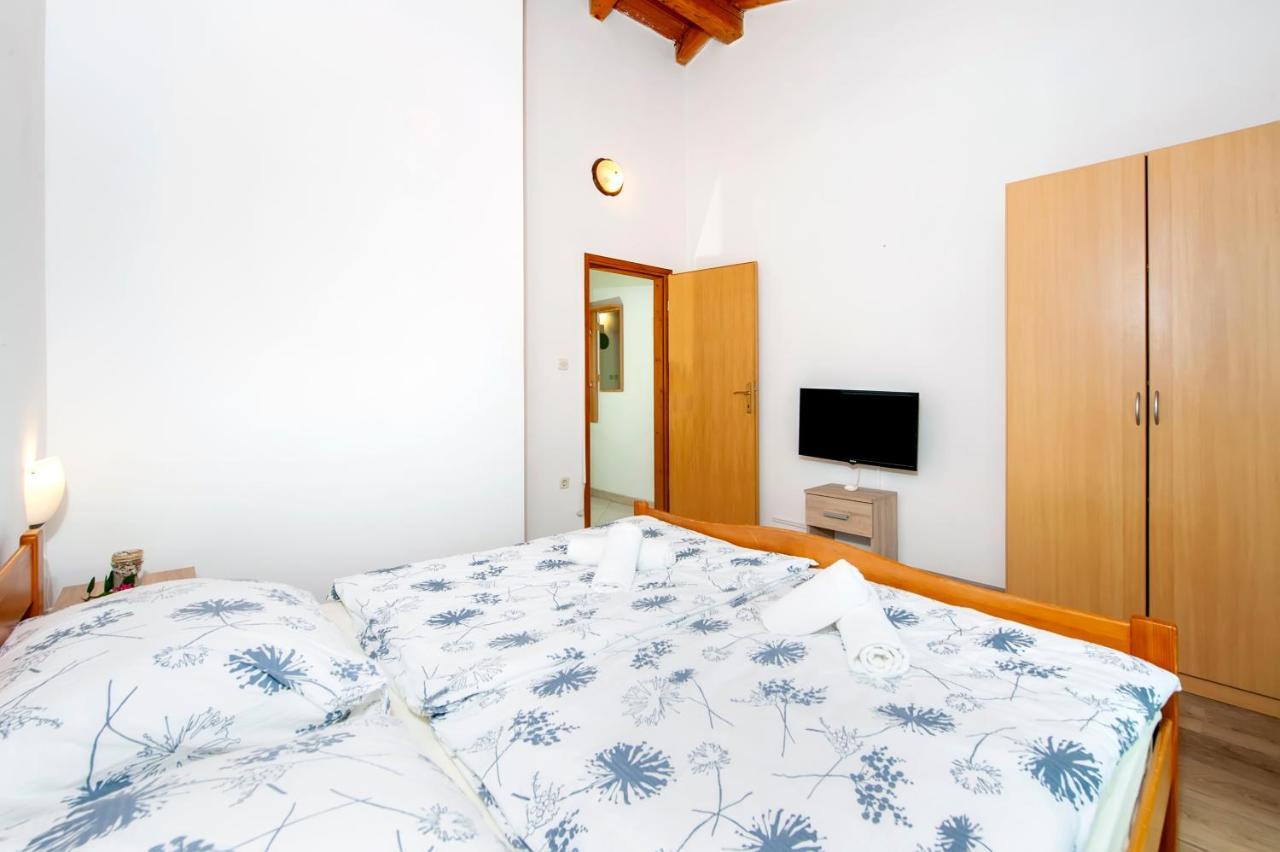 Apartman Near Beach Pelagic Sea View Ровинь Экстерьер фото