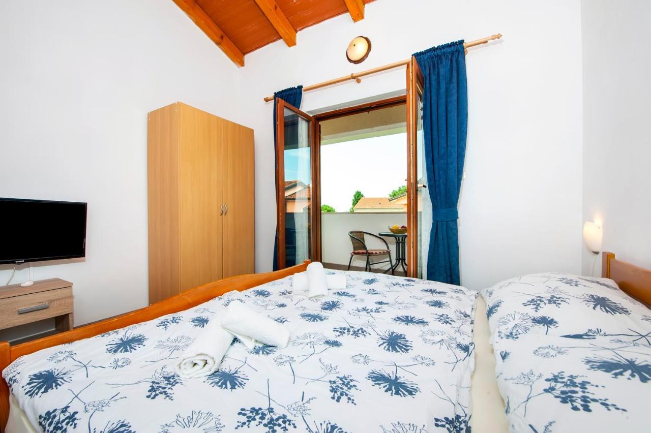 Apartman Near Beach Pelagic Sea View Ровинь Экстерьер фото